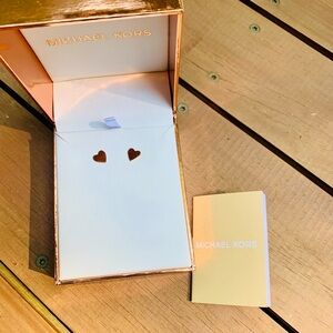 Michael Kors Heart shaped stud earrings NWT copper rose gold colored